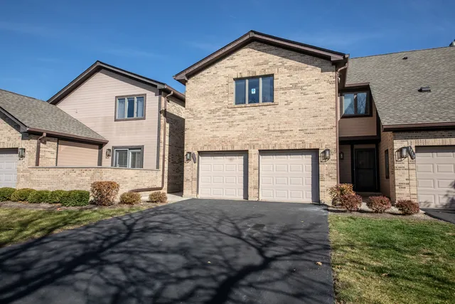 $324,900 | 1711 Pebble Beach Court, Hoffman Estates, IL 60169