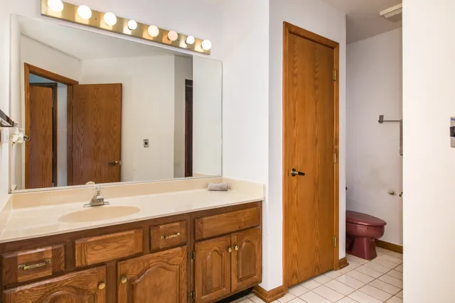 $324,900 | 1711 Pebble Beach Court, Hoffman Estates, IL 60169