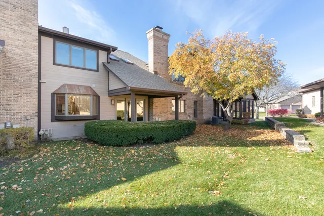 $324,900 | 1711 Pebble Beach Court, Hoffman Estates, IL 60169