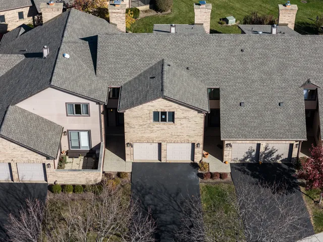 $324,900 | 1711 Pebble Beach Court, Hoffman Estates, IL 60169