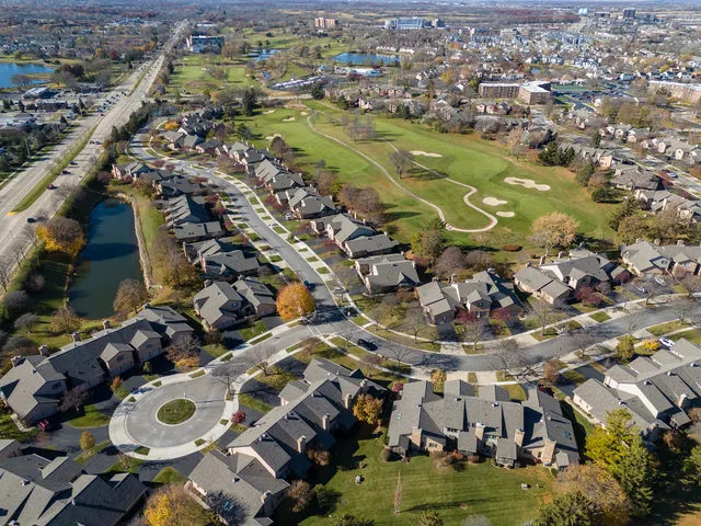 $324,900 | 1711 Pebble Beach Court, Hoffman Estates, IL 60169