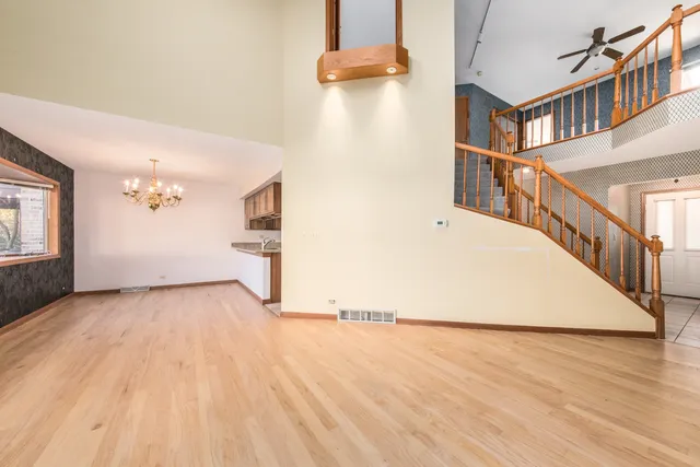 $324,900 | 1711 Pebble Beach Court, Hoffman Estates, IL 60169