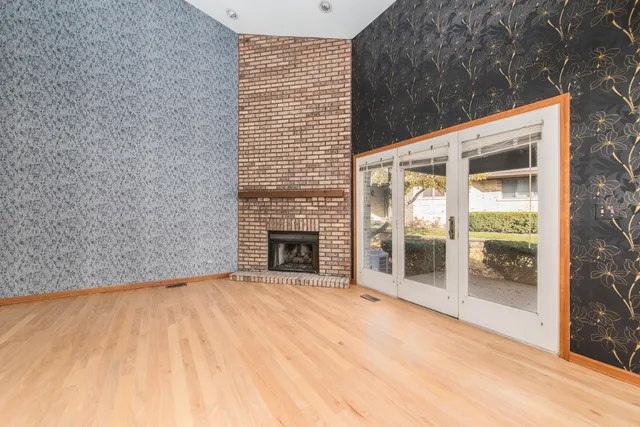 $324,900 | 1711 Pebble Beach Court, Hoffman Estates, IL 60169