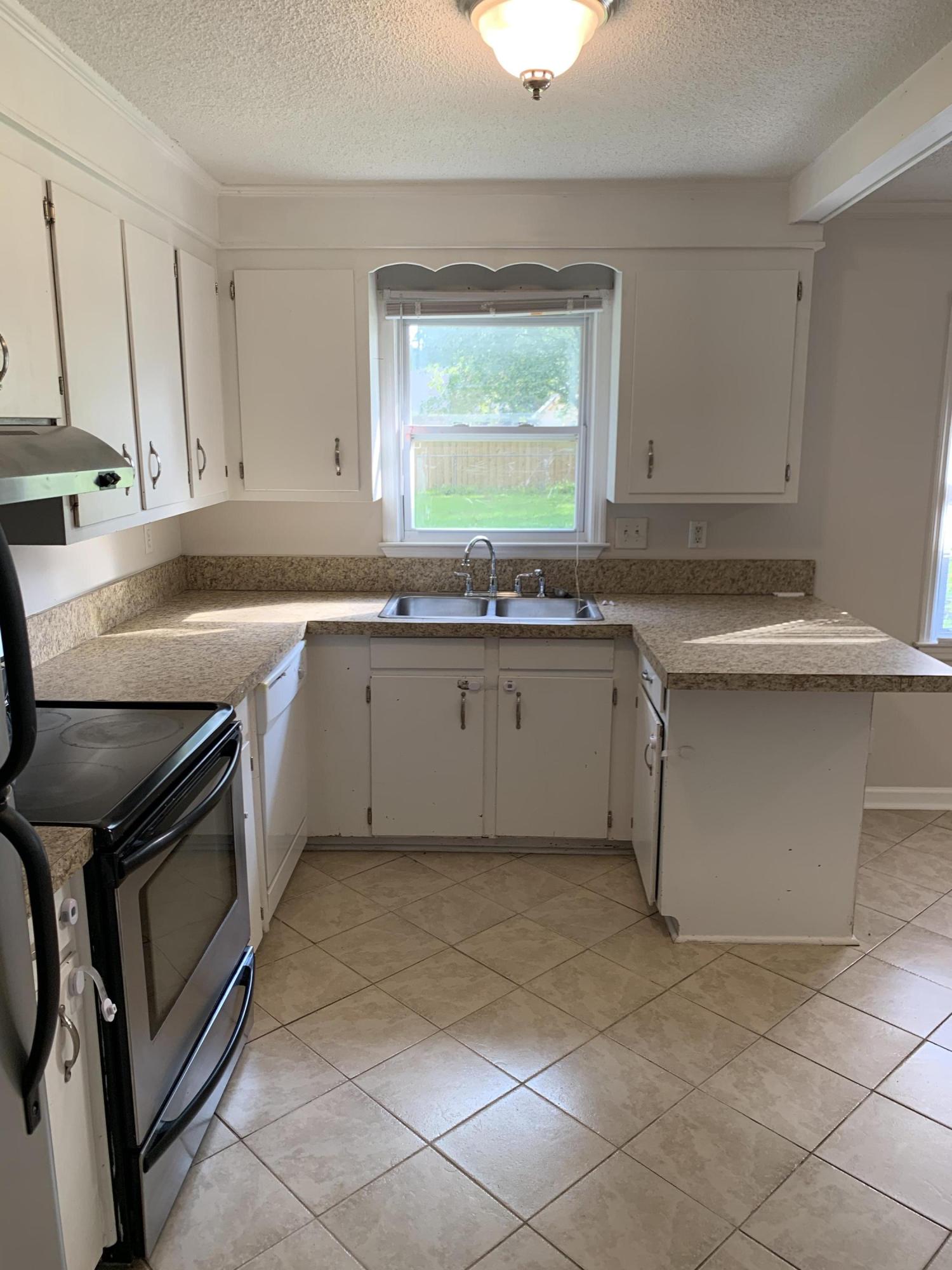 1570 Royle Road Summerville, SC 29486 - Photo 3 of 13 3k8qgB5KQkOcfT39KeDhUQ