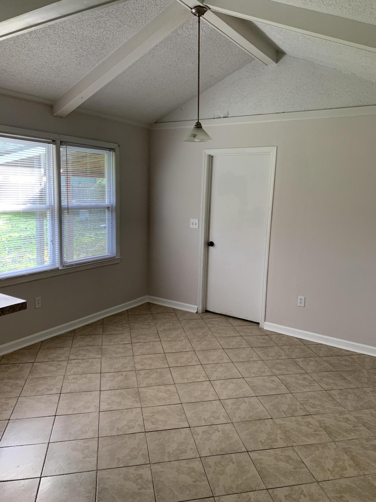1570 Royle Road Summerville, SC 29486 - Photo 6 of 13 682rZ7iEROKjUn3g6R5MRw