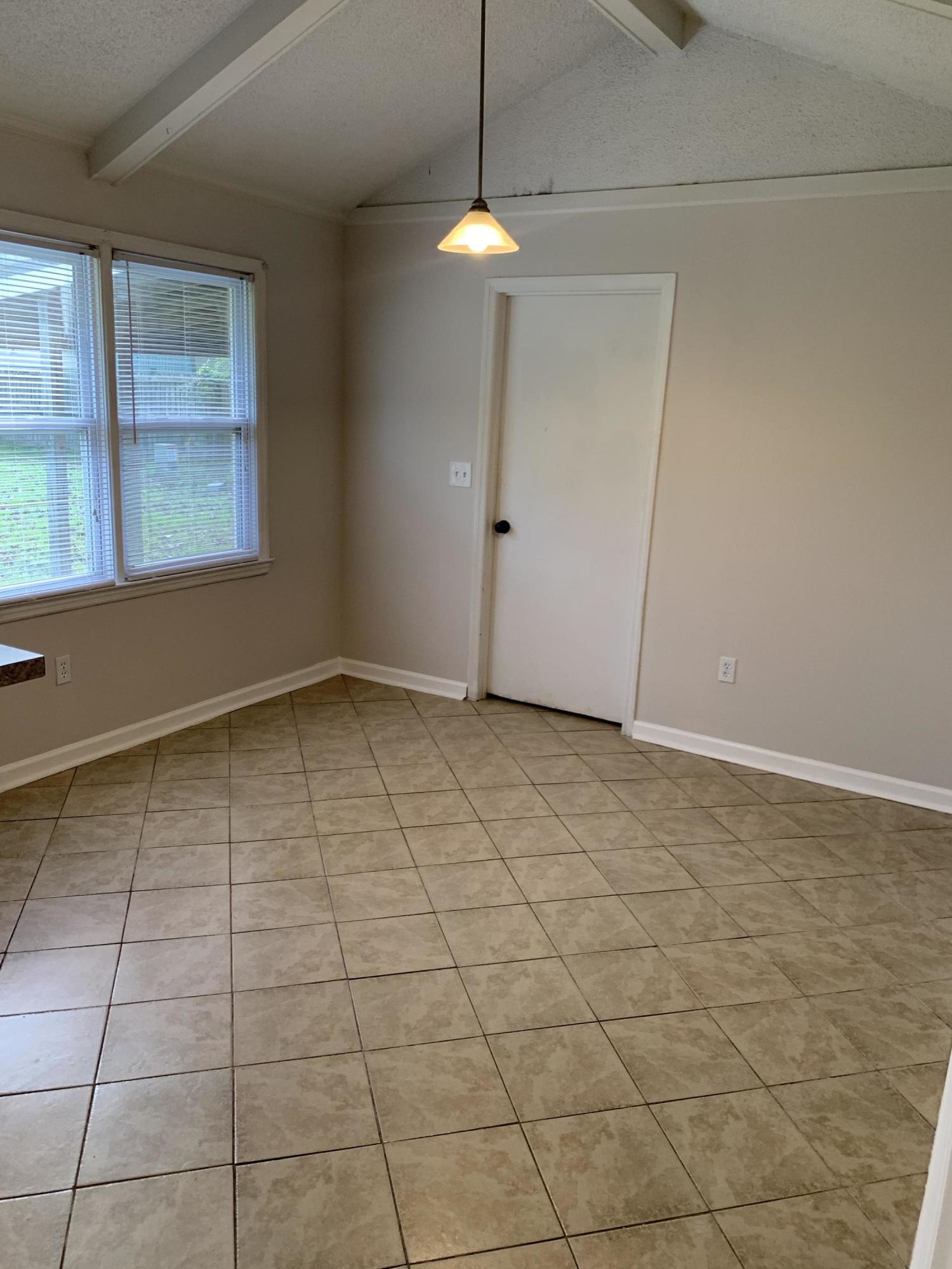 1570 Royle Road Summerville, SC 29486 - Photo 7 of 13 Qp6tYnnQQnCxVqpJK0POWA