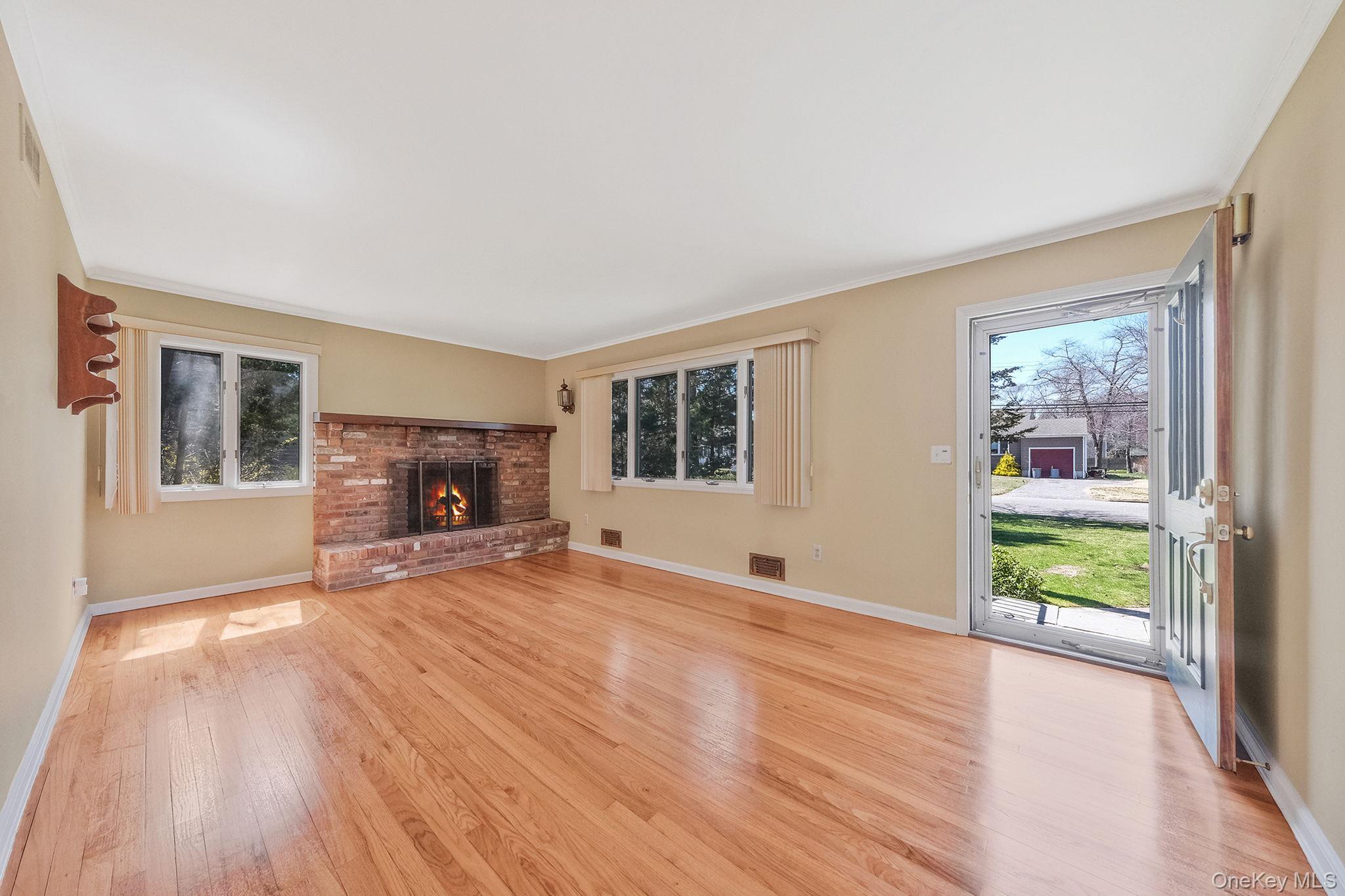 223 Connetquot Road Bayport, NY 11705 - Photo 10 of 28