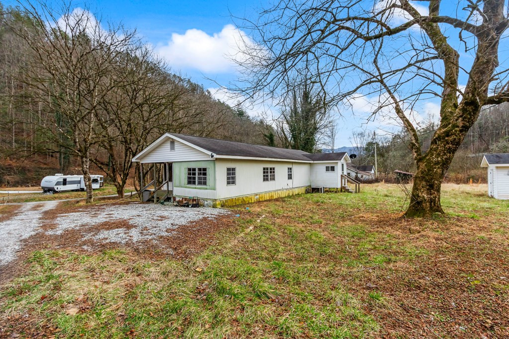 1015 Beaver Creek Road Andrews, NC 28901 - Photo 8 of 49 Gallery Image 8