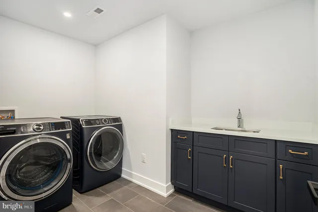 $989,999 | 1 Woodbrook Lane, Plymouth Meeting, PA 19462