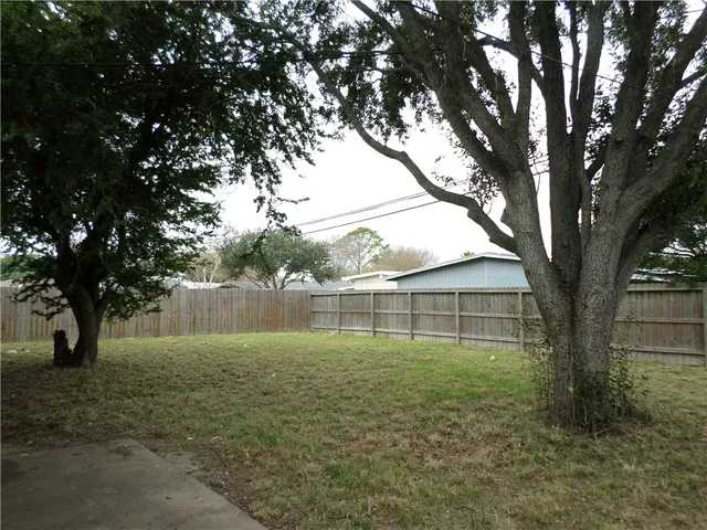 $2,100 | 1006 Dolphin Place, Corpus Christi, TX 78411