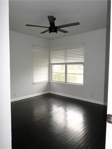 $2,100 | 1006 Dolphin Place, Corpus Christi, TX 78411