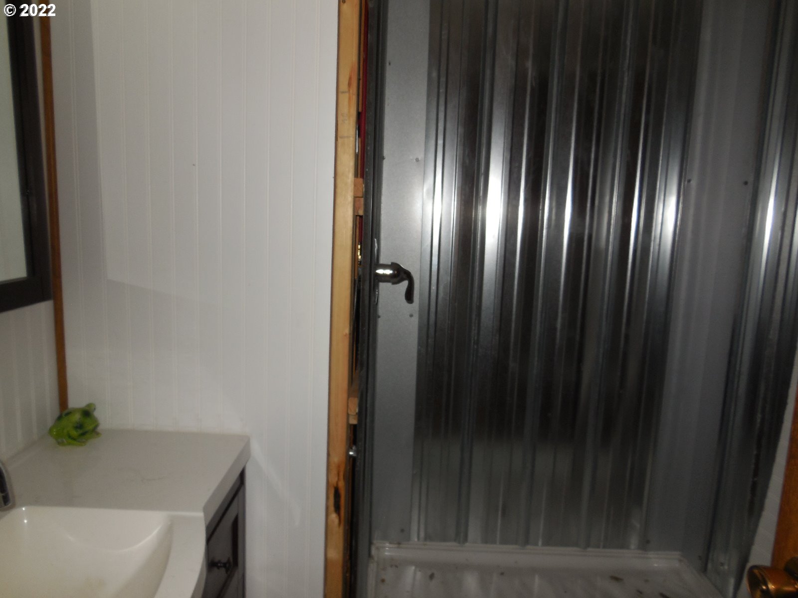 53785 West Crockett Road Milton Freewater, OR 97862 - Photo 12 of 14 a bathroom with a bathtub