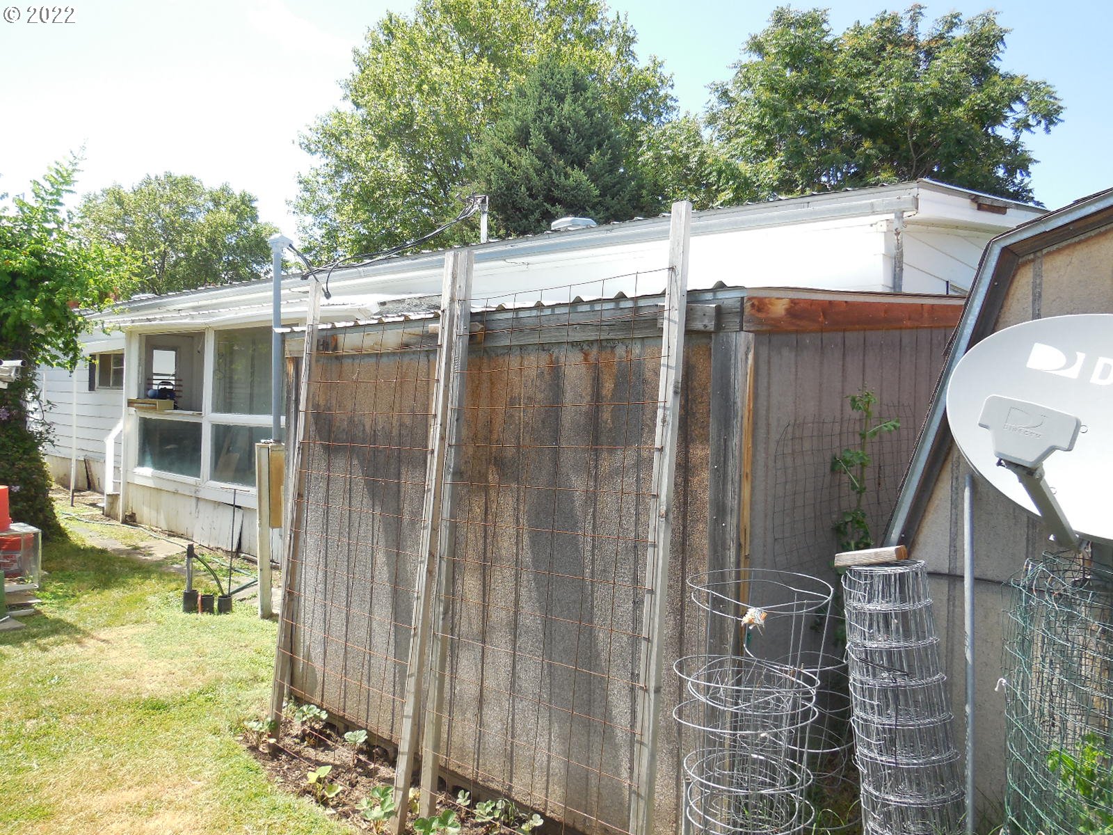 53785 West Crockett Road Milton Freewater, OR 97862 - Photo 4 of 14 a backyard of a house with large trees and plants