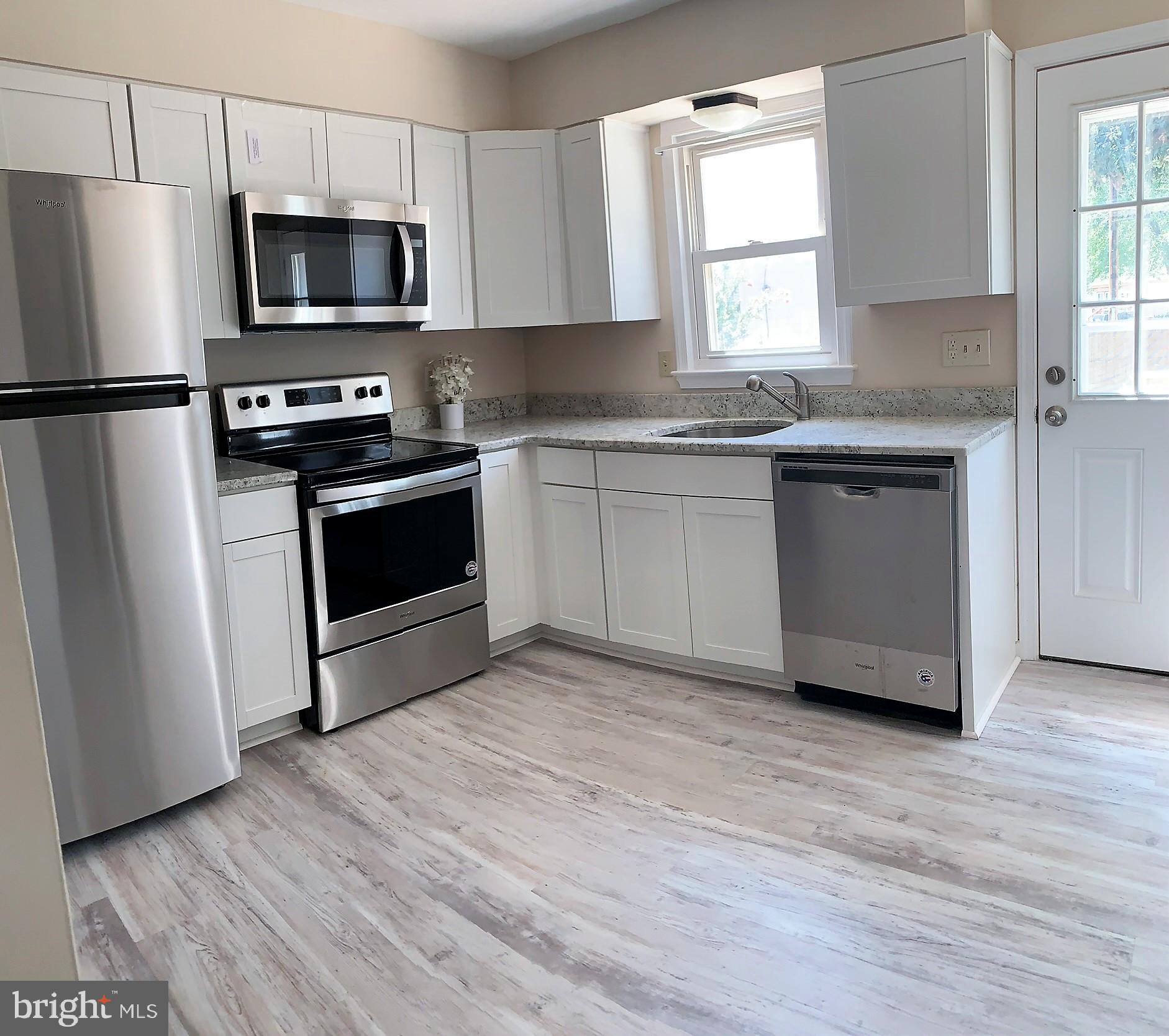 1606 Cambridge Road Edgewater, MD 21037 - Photo 11 of 32