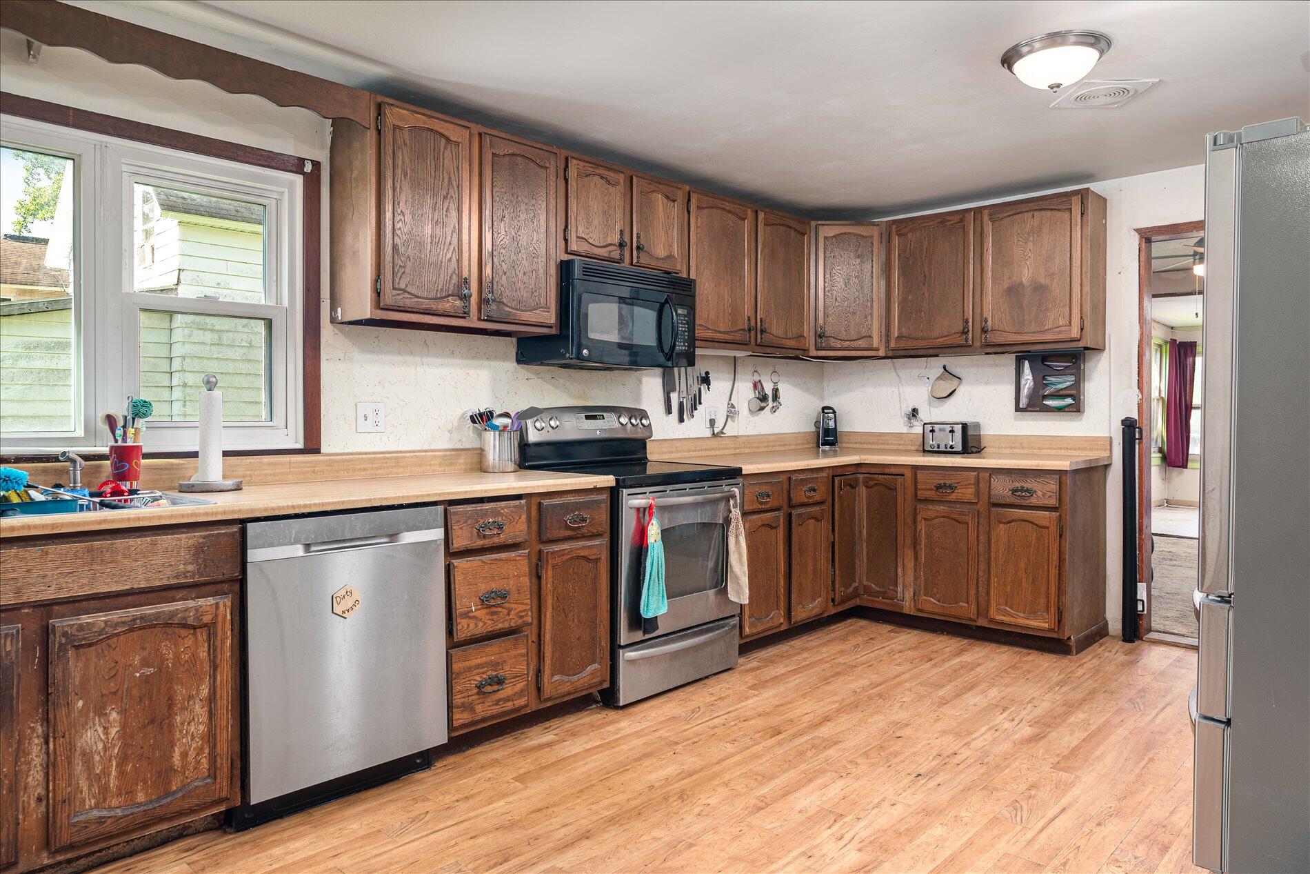 733 Long Court Sparta, WI 54656 - Photo 6 of 25 Kitchen