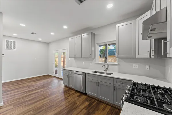 $2,550 | 4826 Brooklawn Drive, Houston, TX 77066