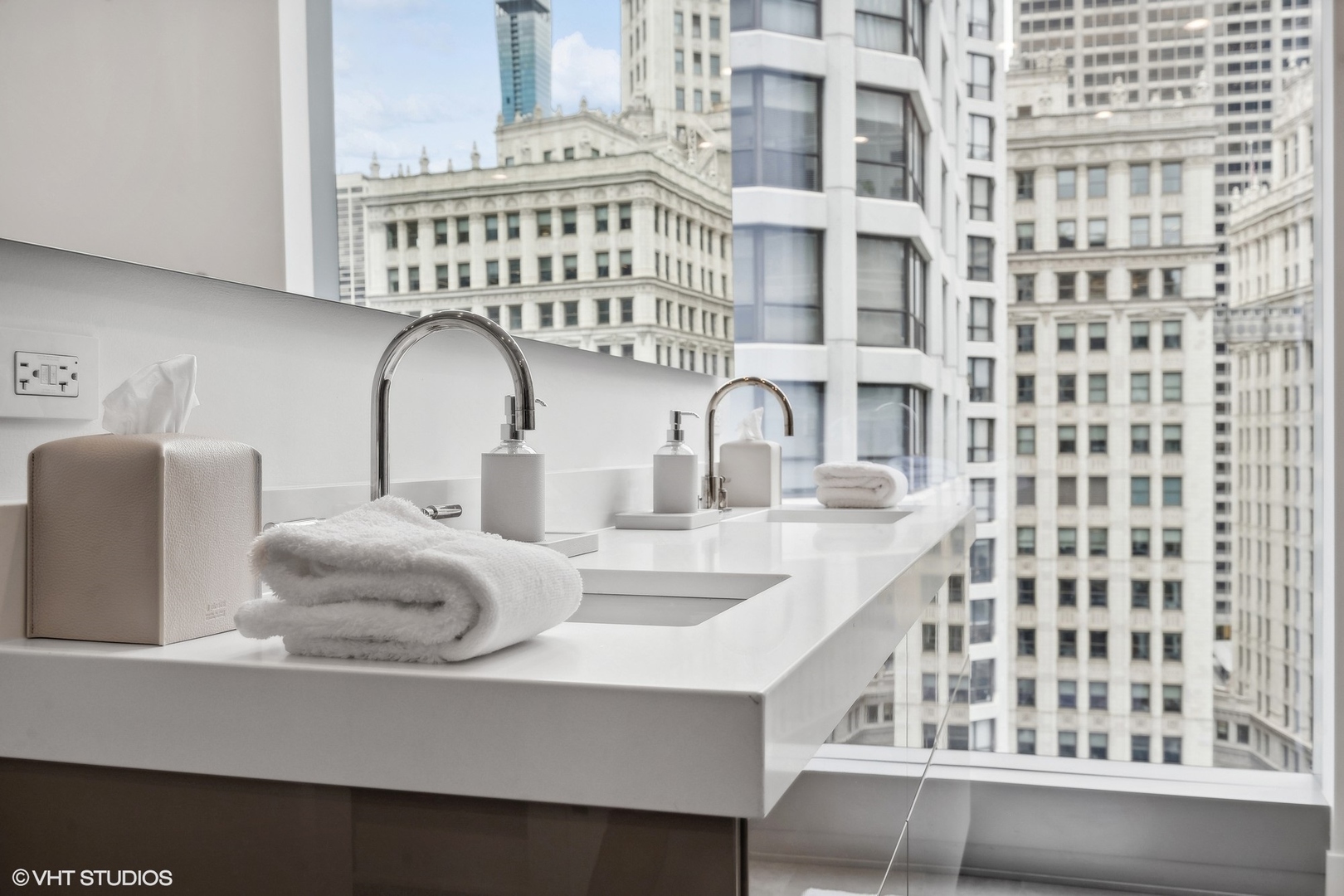 403 North Wabash Avenue, Unit 12B Chicago, IL 60611 - Photo 29 of 49 Gallery Image 29