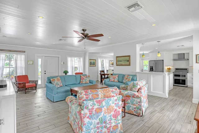 $1,995,000 | 219 Claremont Lane, Palm Beach Shores, FL 33404