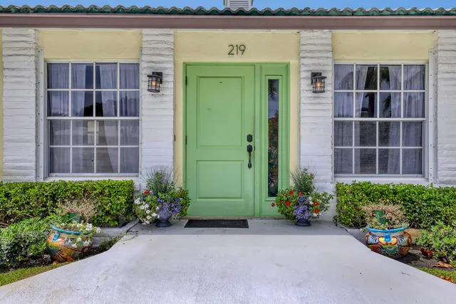 $1,995,000 | 219 Claremont Lane, Palm Beach Shores, FL 33404