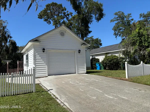 $2,195 | 5 Wateree Court, Beaufort, SC 29902