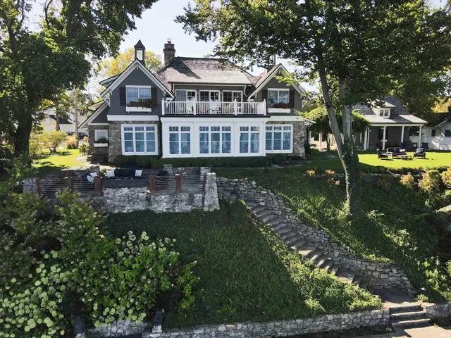 $7,200,000 | 10712 North Southshore Drive, Syracuse, IN 46567