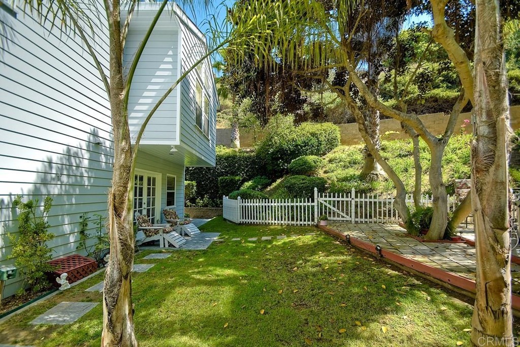 960 Valley Avenue Solana Beach, CA 92075 - Photo 3 of 51 a garden view with a seating space