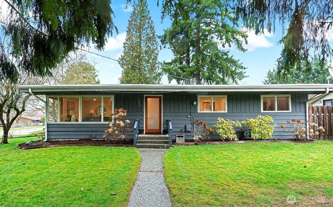 4902 Northeast 7th Place Renton, WA 98059 - Photo 2 of 28