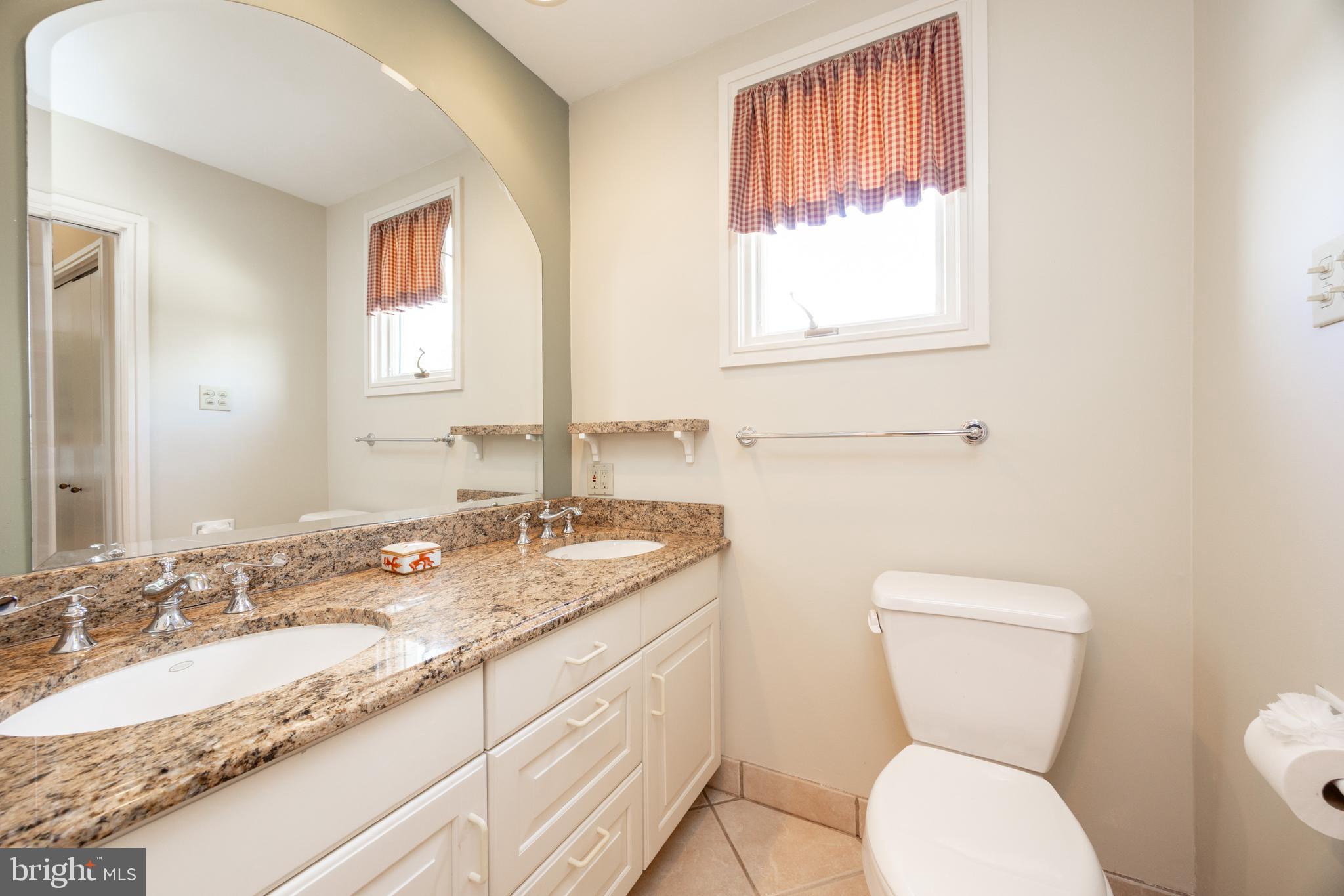 9 Avignon, Unit 9 Devon, PA 19333 - Photo 20 of 37 Primary Bath