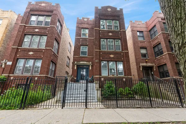 $1,695 | 4335 North Sacramento Avenue, Unit G, Chicago, IL 60618