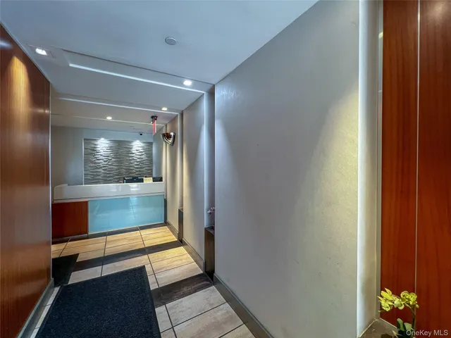 $570,000 | 3585 Greystone Avenue, Unit 3D | Fieldston