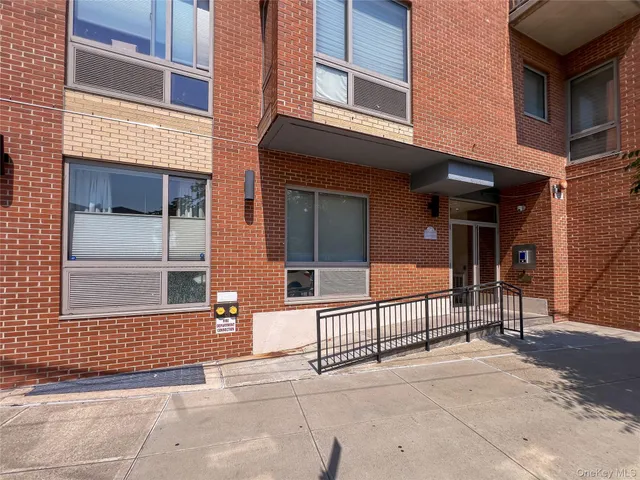 $570,000 | 3585 Greystone Avenue, Unit 3D | Fieldston