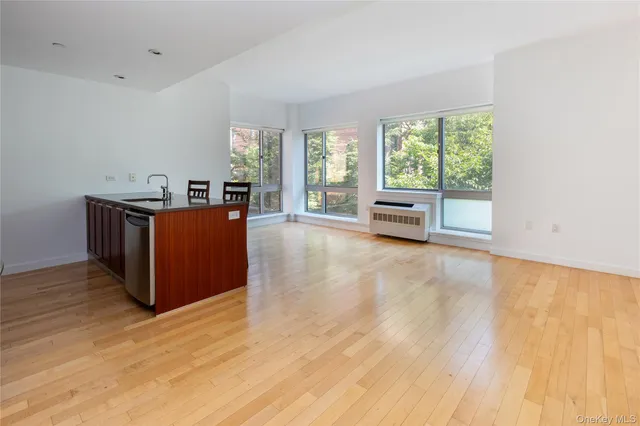 $570,000 | 3585 Greystone Avenue, Unit 3D | Fieldston