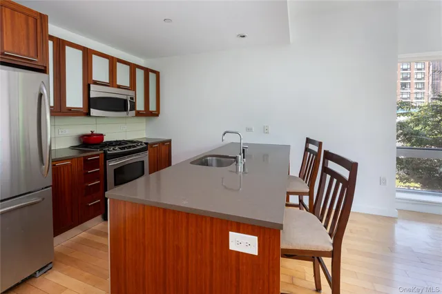 $570,000 | 3585 Greystone Avenue, Unit 3D | Fieldston