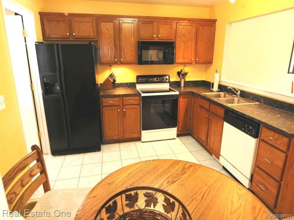 110 Cherry Grove Road, Unit 1 Canton, MI 48188 - Photo 2 of 24 Large, open Kitchen