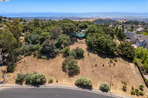 $800,000 | 1 Barn Rock Drive, Hayward, CA 94542