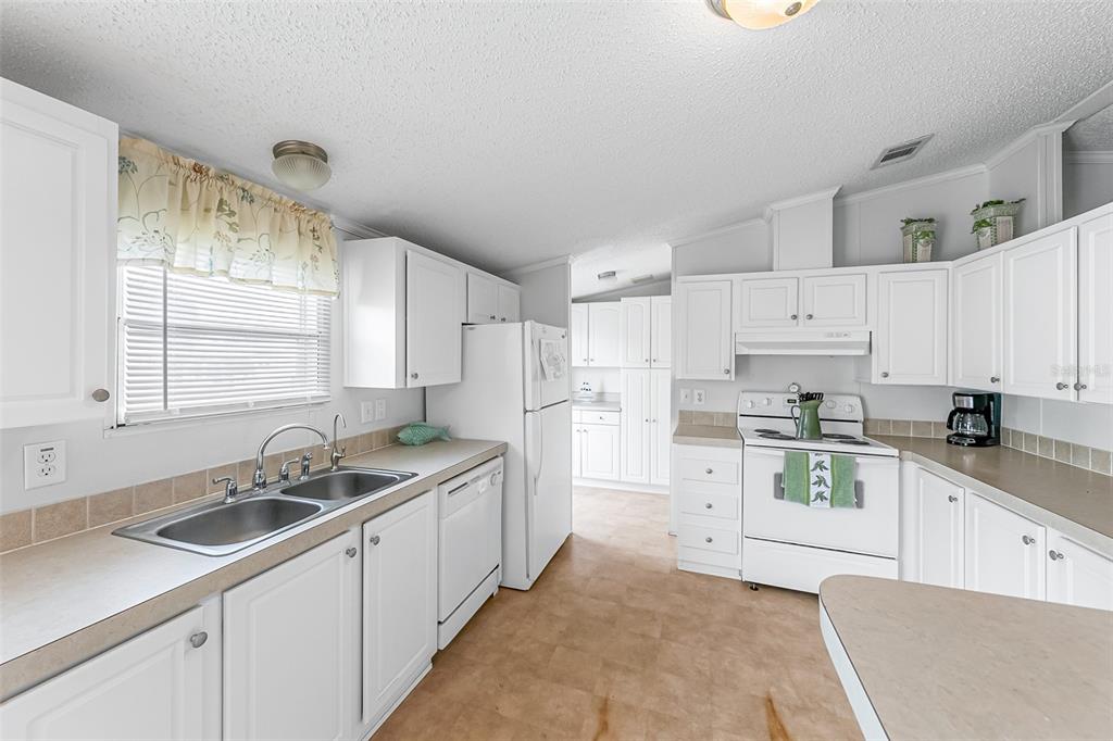 803 Thrush Circle Sebastian, FL 32976 - Photo 10 of 40