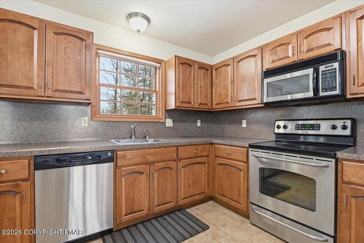 2119 Freedom Way Pocono Summit, PA 18346 - Photo 7 of 57 19-015_DSC_6769