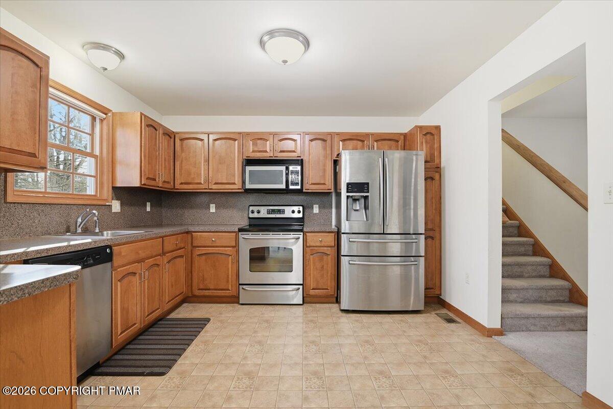 2119 Freedom Way Pocono Summit, PA 18346 - Photo 8 of 57 20-016_DSC_6772