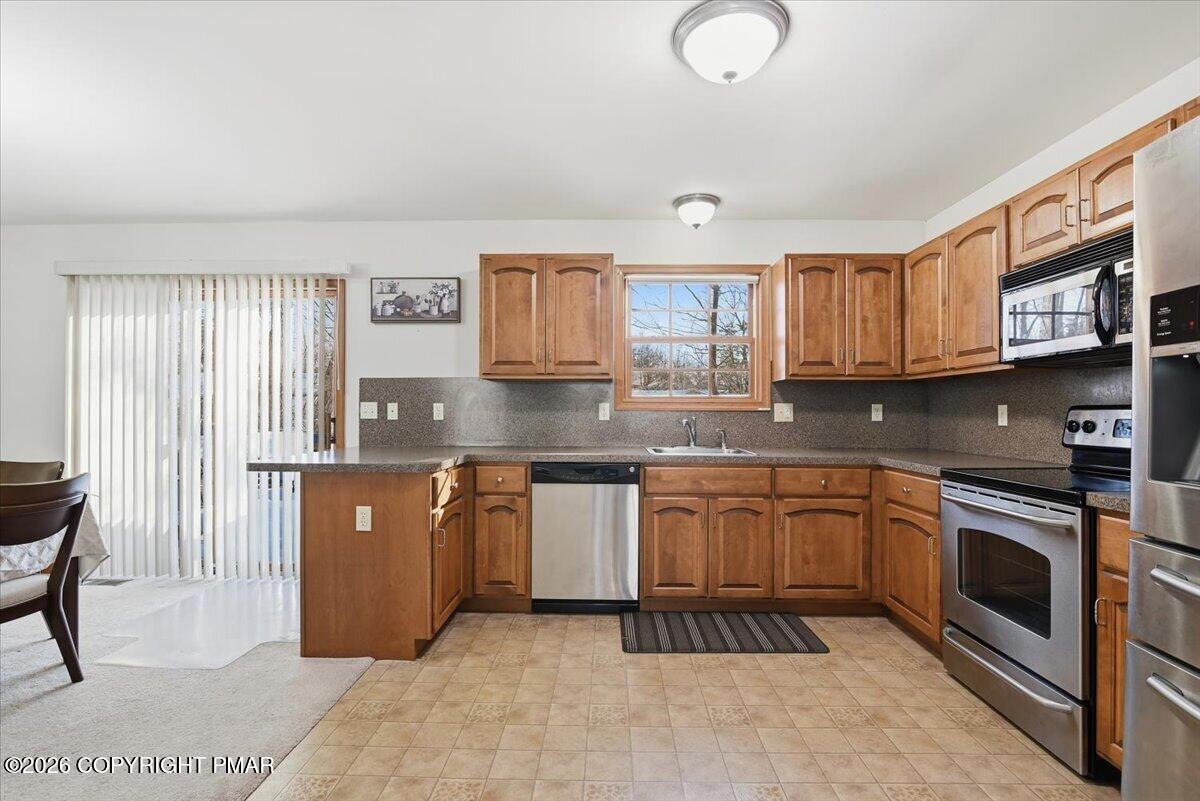 2119 Freedom Way Pocono Summit, PA 18346 - Photo 9 of 57 17-013_DSC_6763