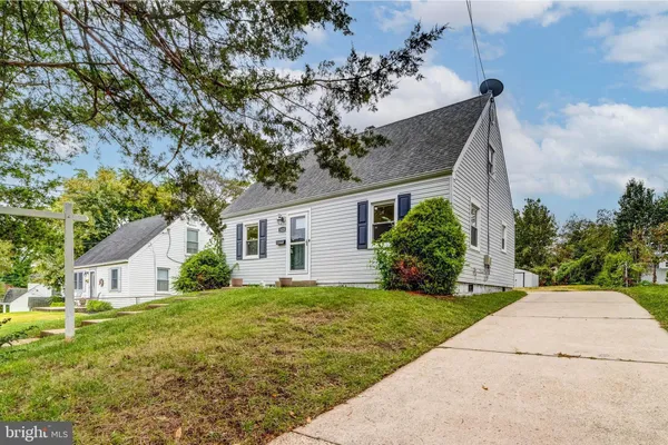 $3,200 | 2425 Fort Drive, Alexandria, VA 22303
