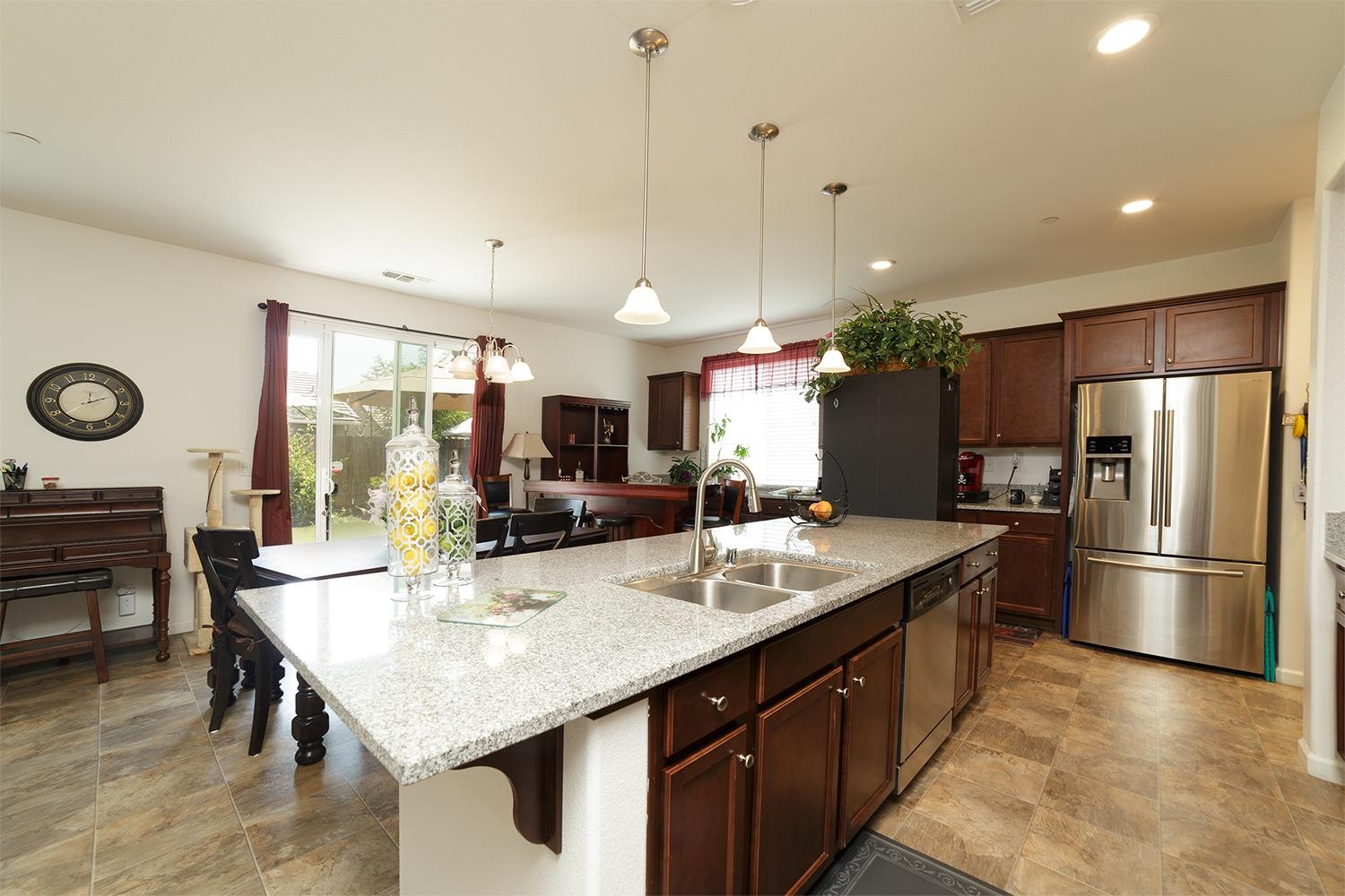161 Rancho Mirage Road Madera, CA 93638 - Photo 8 of 39 Gallery Image 8