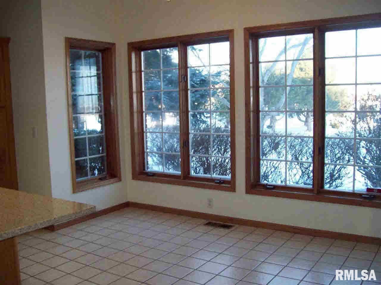 6700 Jersey Ridge Road Davenport, IA 52807 - Photo 12 of 24 Gallery Image 12