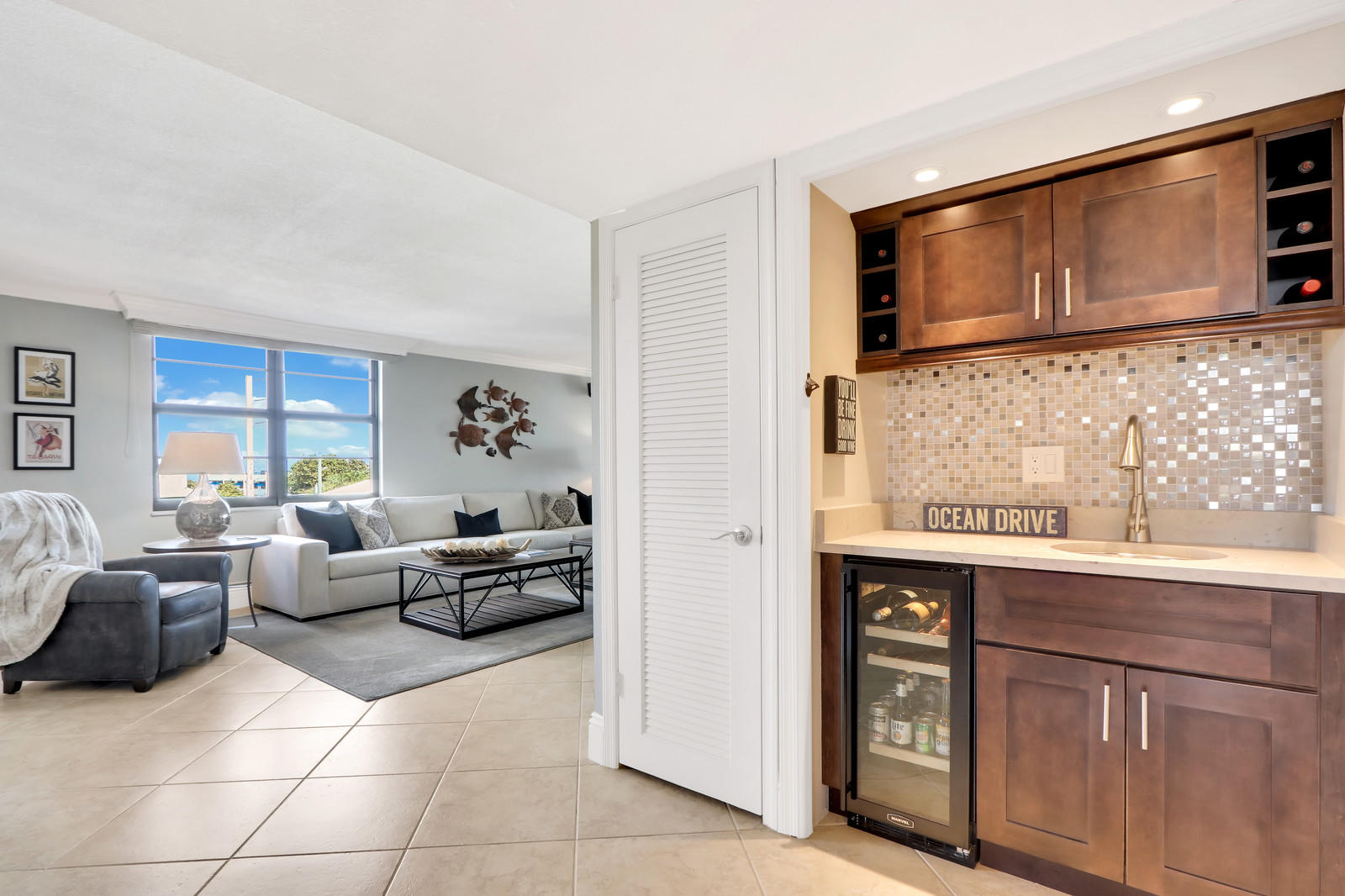 911 Ocean Drive, Unit 306 Juno Beach, FL 33408 - Photo 13 of 31 Wet bar