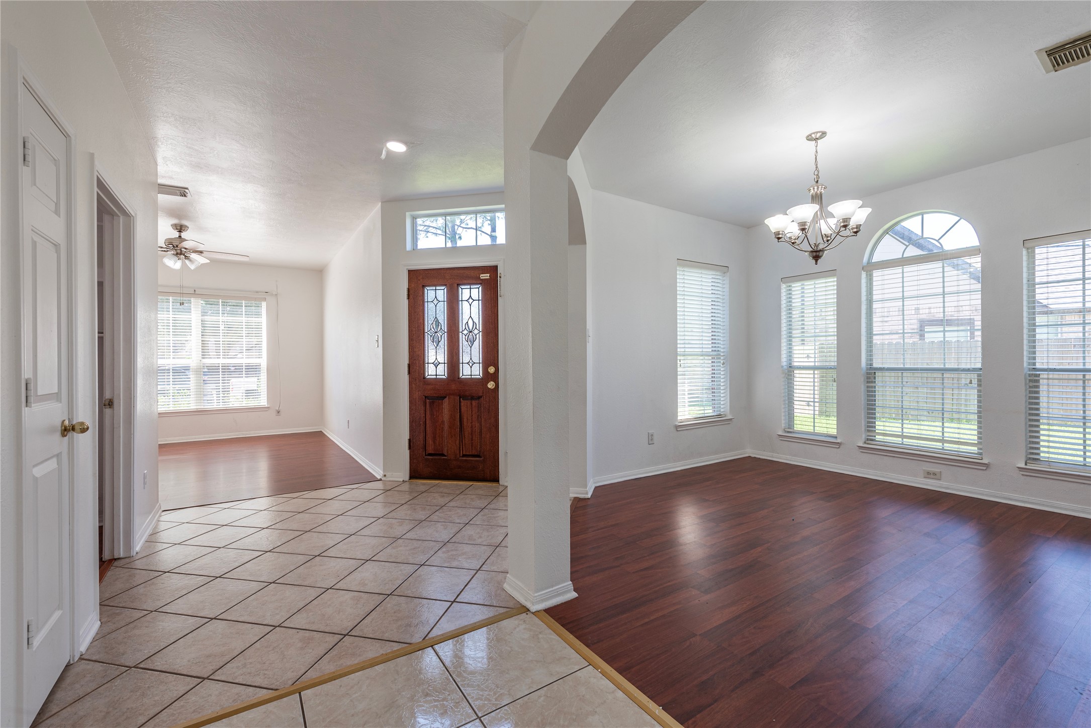 9518 Stone Terrace Court Houston, TX 77089 - Photo 9 of 27 a view of livingroom with window