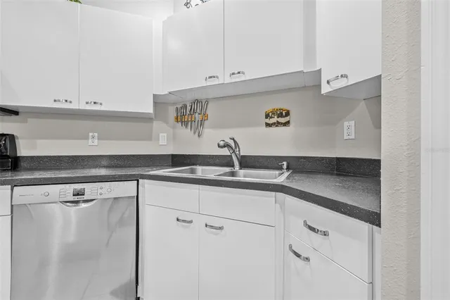 $344,900 | 1050 Starkey Road, Unit 604, Largo, FL 33771