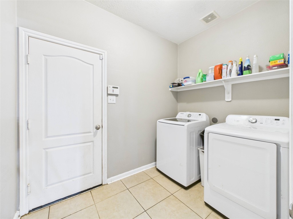1484 Allison Street Alvin, TX 77511 - Photo 18 of 37 a utility room with dryer and washer