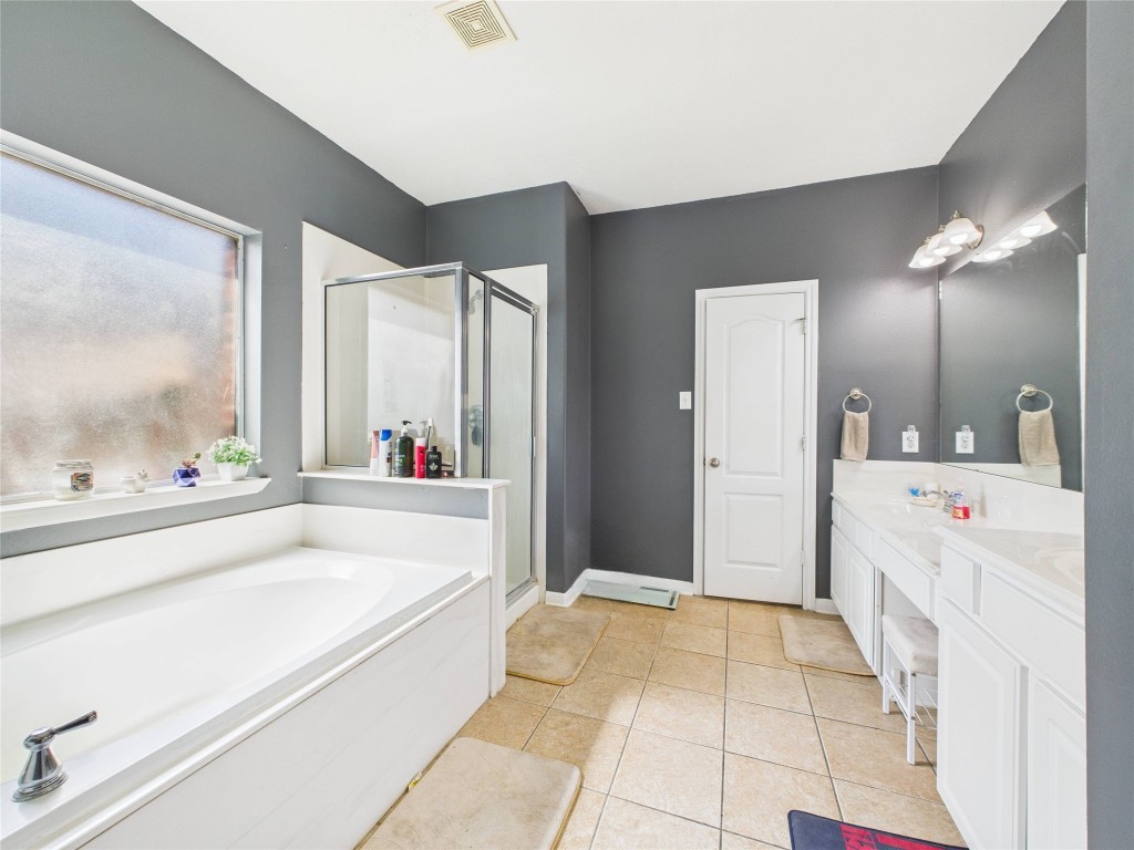 1484 Allison Street Alvin, TX 77511 - Photo 21 of 37 a bathroom with a tub a sink and a large mirror