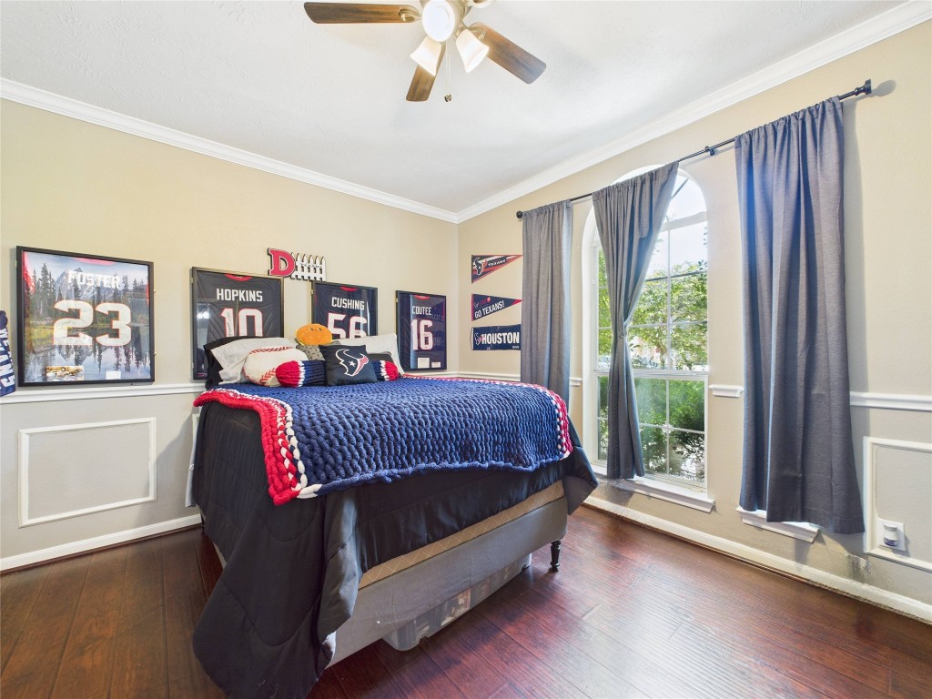 1484 Allison Street Alvin, TX 77511 - Photo 7 of 37 Office/study but could also be used as a 4th bedroom!