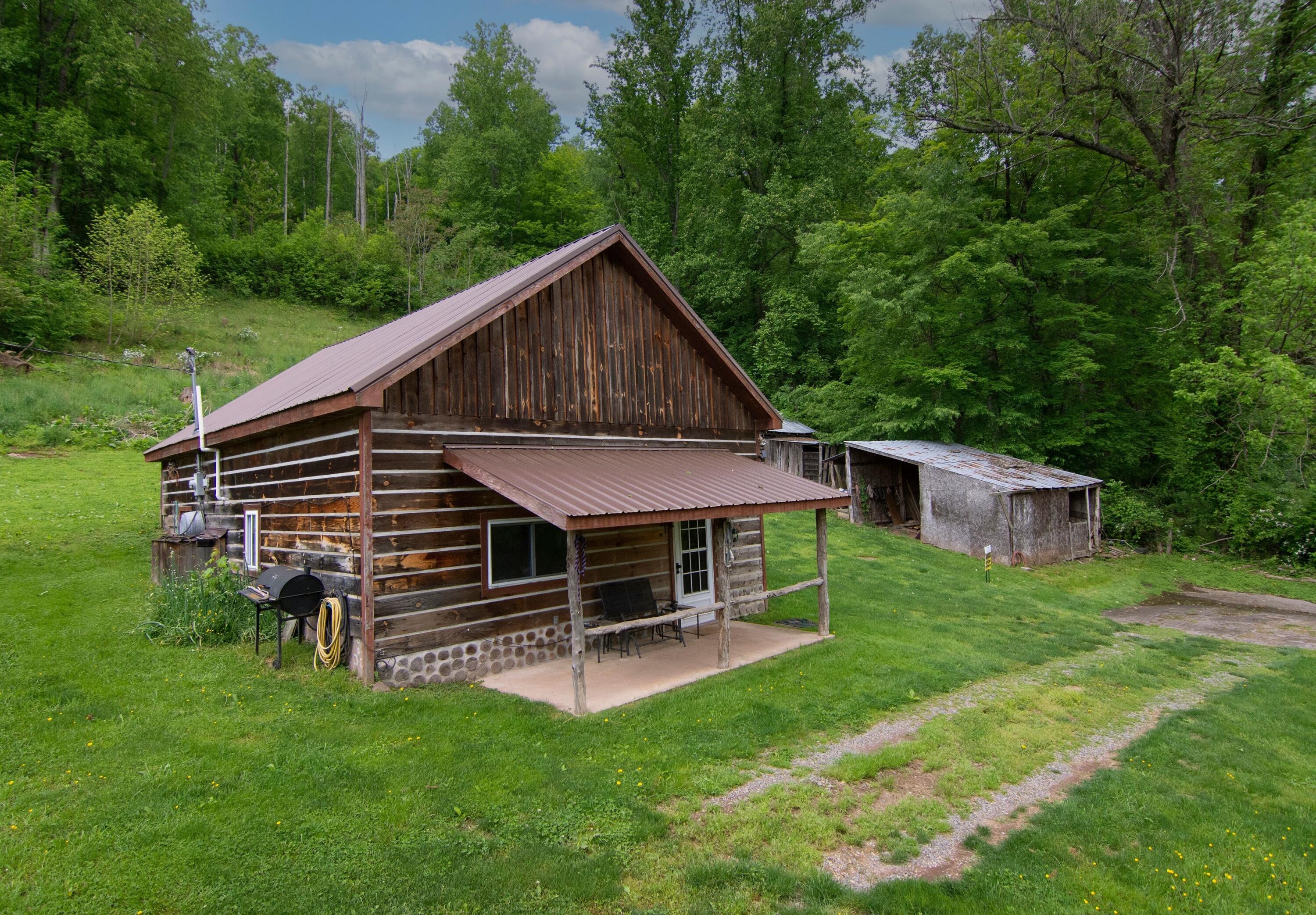 2319 New River Road Hinton, WV 25951 - Photo 10 of 31 Gallery Image 10