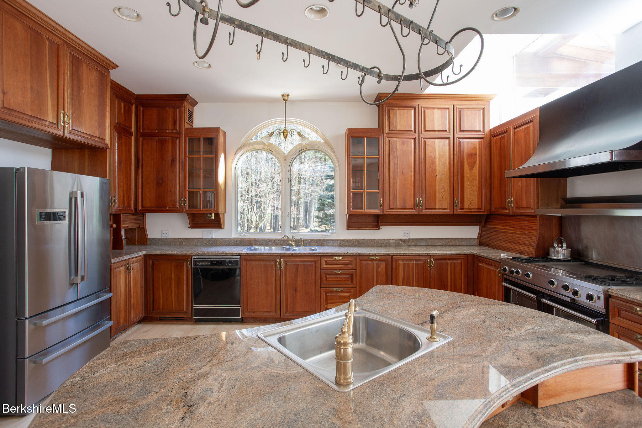 293 Sandisfield Road New Marlborough, MA 01230 - Photo 11 of 93 R017